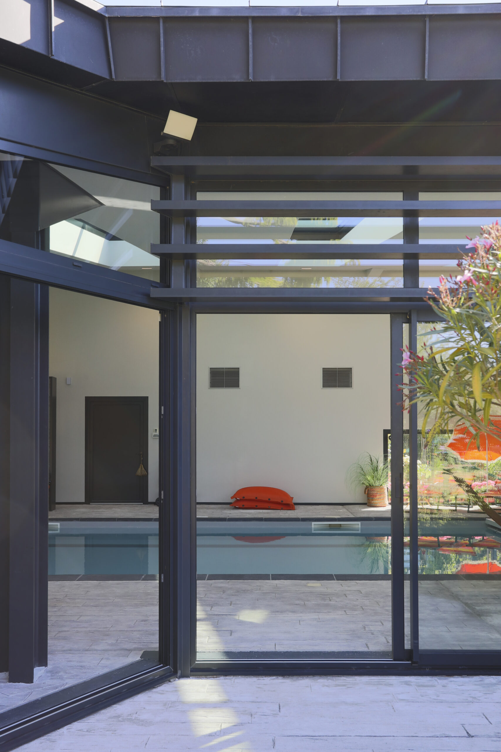 Piscine intérieure de 11 x 5 m à Plérin, photo HD