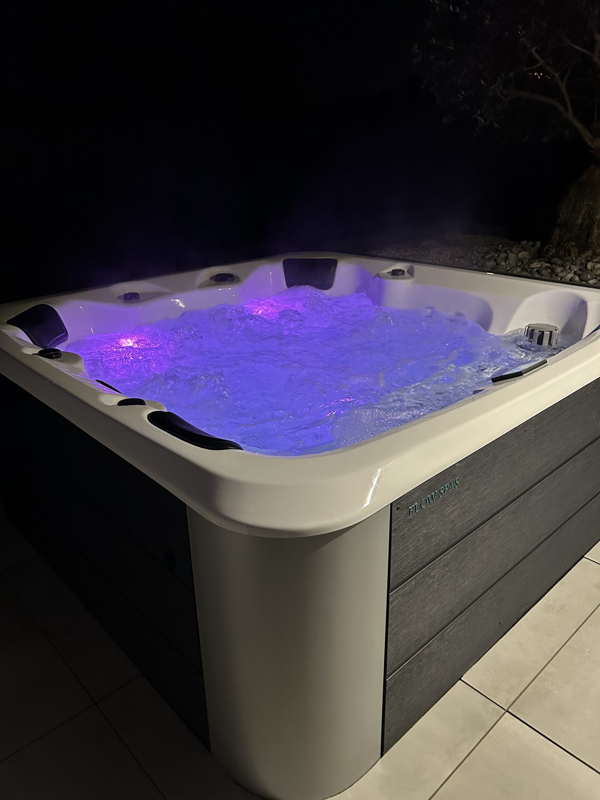 Spa installé à Ploufragan, visuel FAQ page Spa