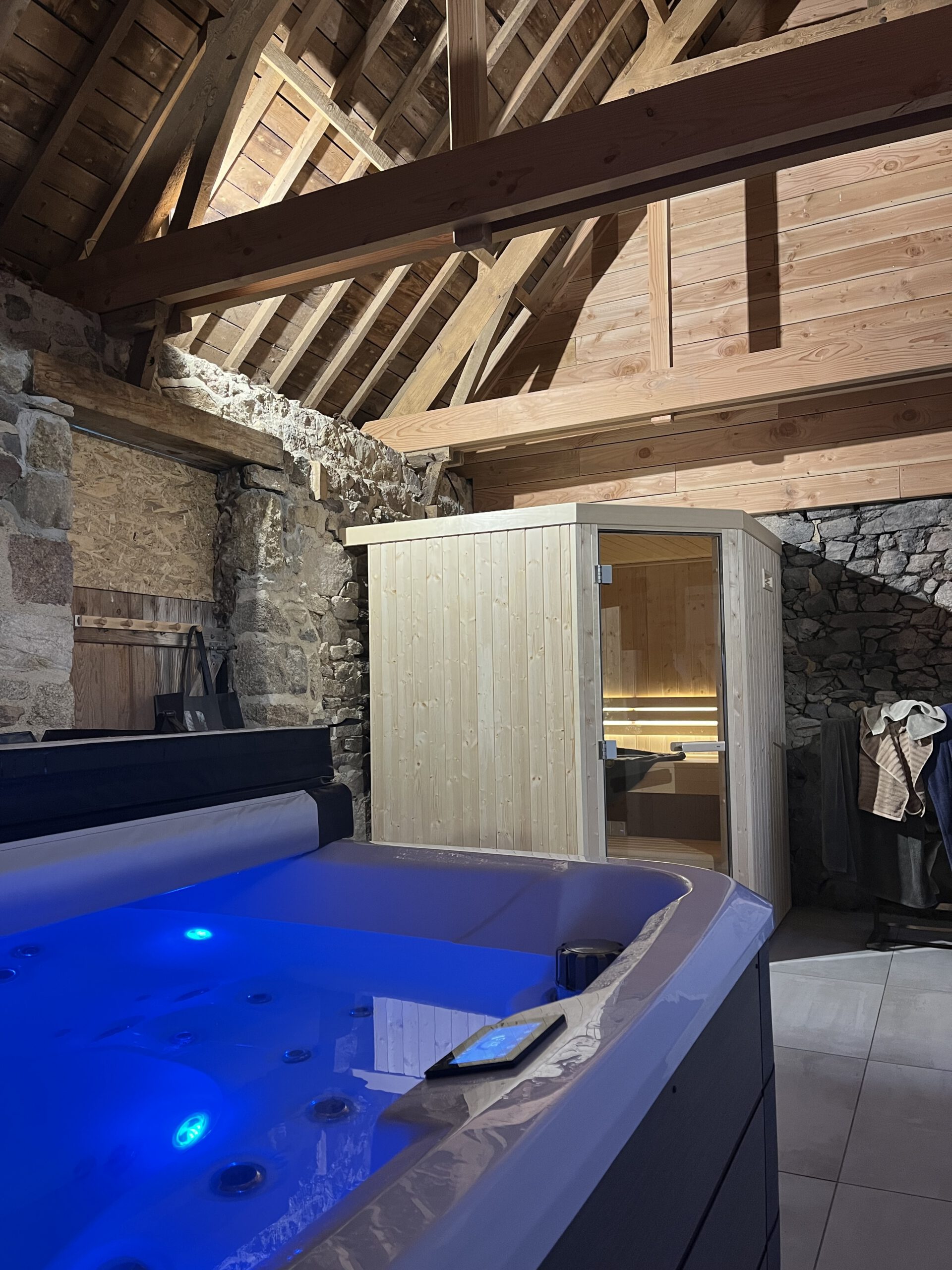 Installation spa et sauna à Saint-Pever par Hydro Ouest